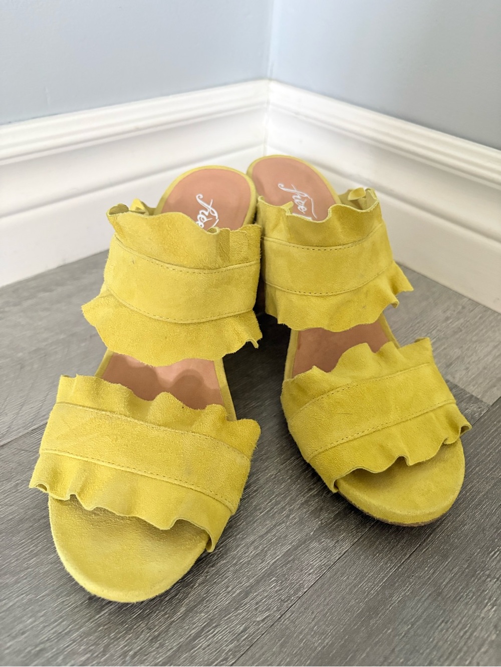 FREE PEOPLE Rosie Ruffle Block Heels Sandals Womens 7 Summer Euro Chic Boho - Picture 2 of 10